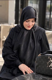 روسری ویکتوریا(سافاری) ،جنس ابریشم ژاکارد،نگین مشکی،قواره ۱۴۰